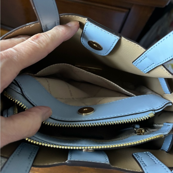 NWT!! Michael Kors Emilia Small Crossbody Satchel. - Picture 7 of 10